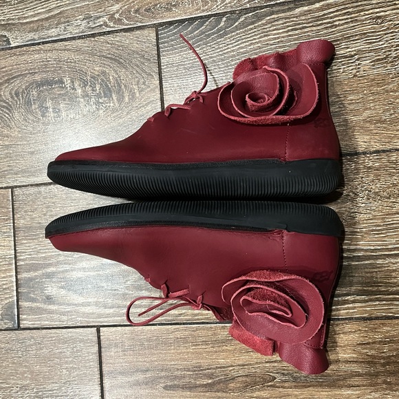 Loints of Holland Rosa lipstick red ankle bootie - Picture 9 of 15